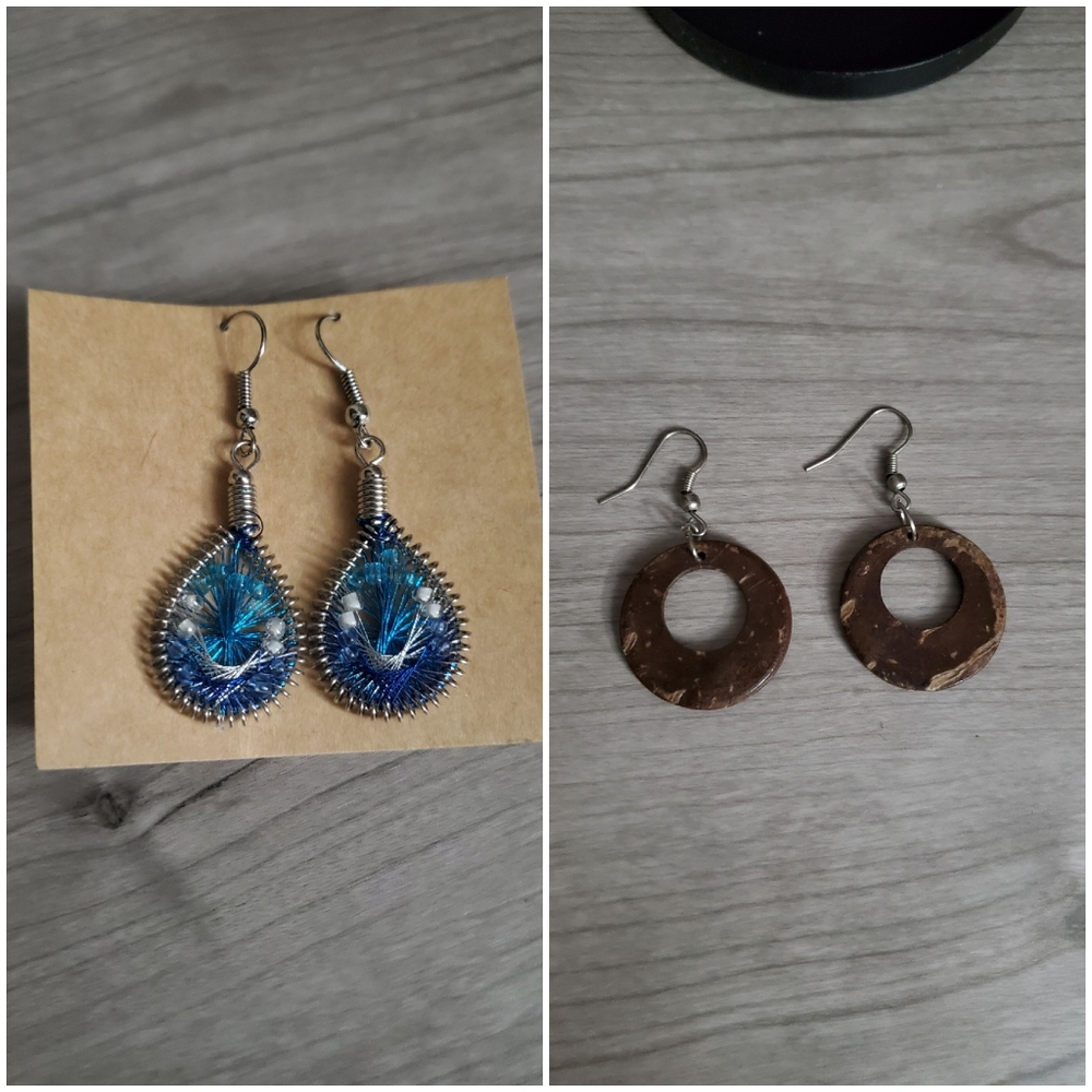 Earrings, bundle of 2